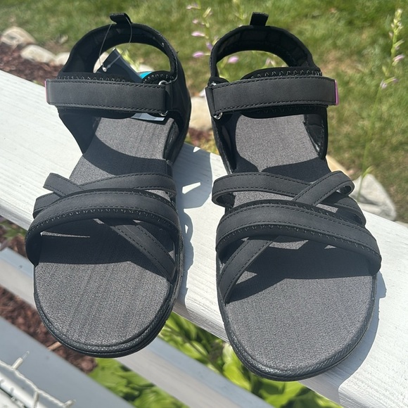 High Sierra Open Toe,crisscross,cushion soft,rugged sole,velcro,pull tab sandal - Picture 2 of 8
